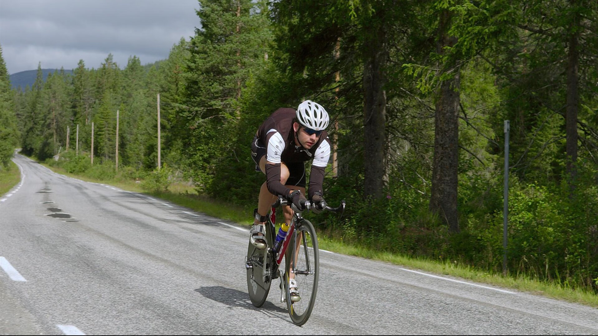 《跨界合作：电竞品牌与主流娱乐的融合》，电子竞技多元跨界