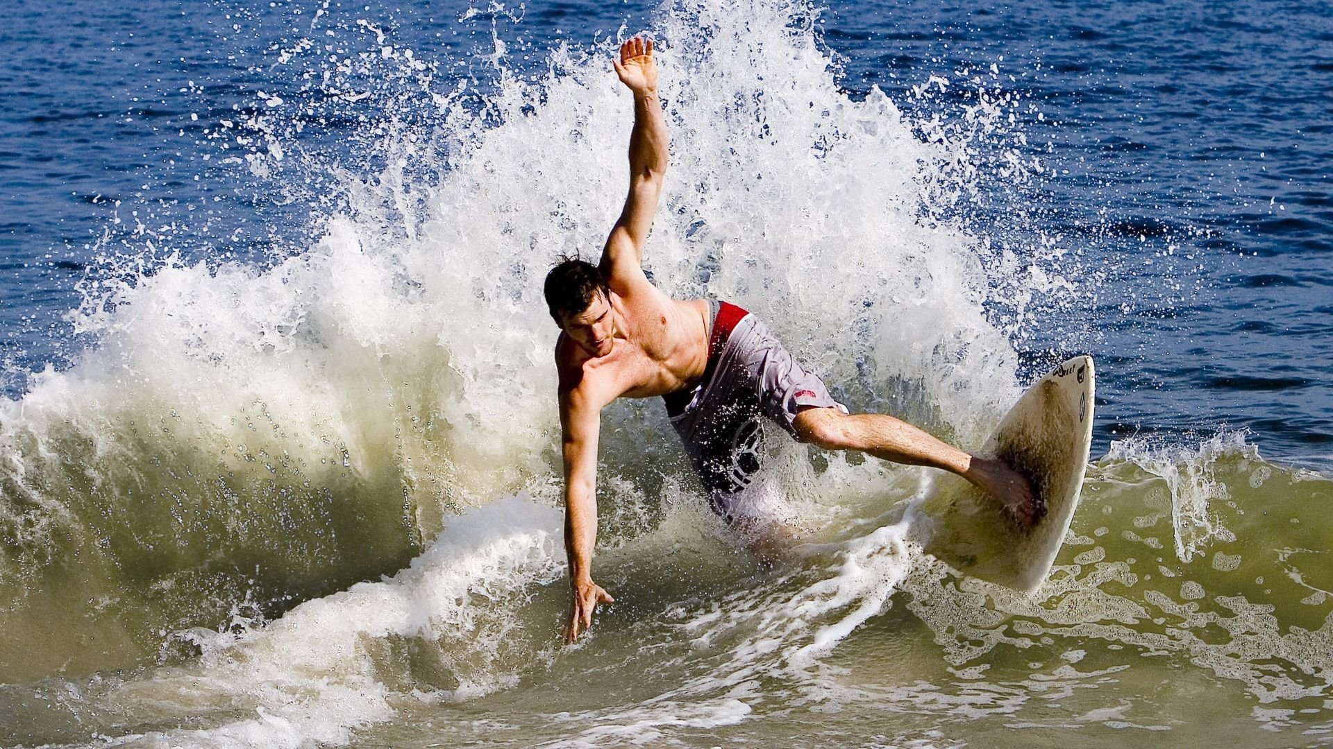 【精妙布局】顶尖运动员摆出极难破解的球路，运球突破脚步