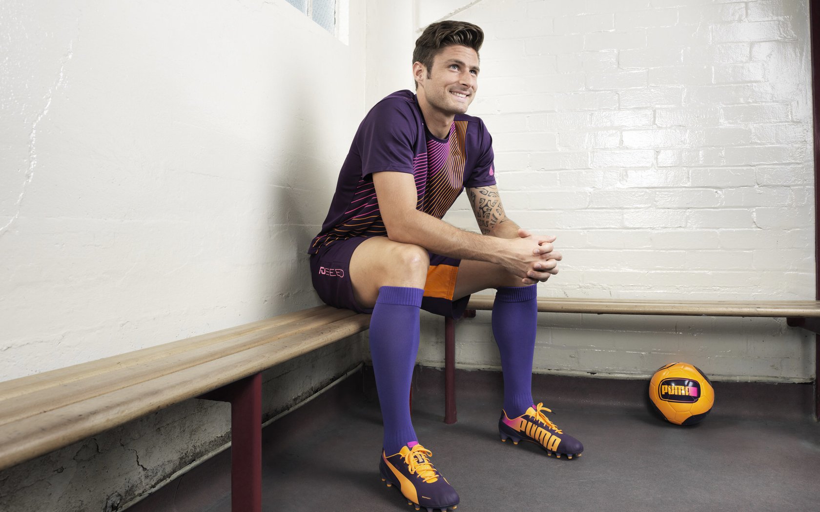 中外足球交流活动频繁，促进互学互鉴，中西方传统足球文化比较