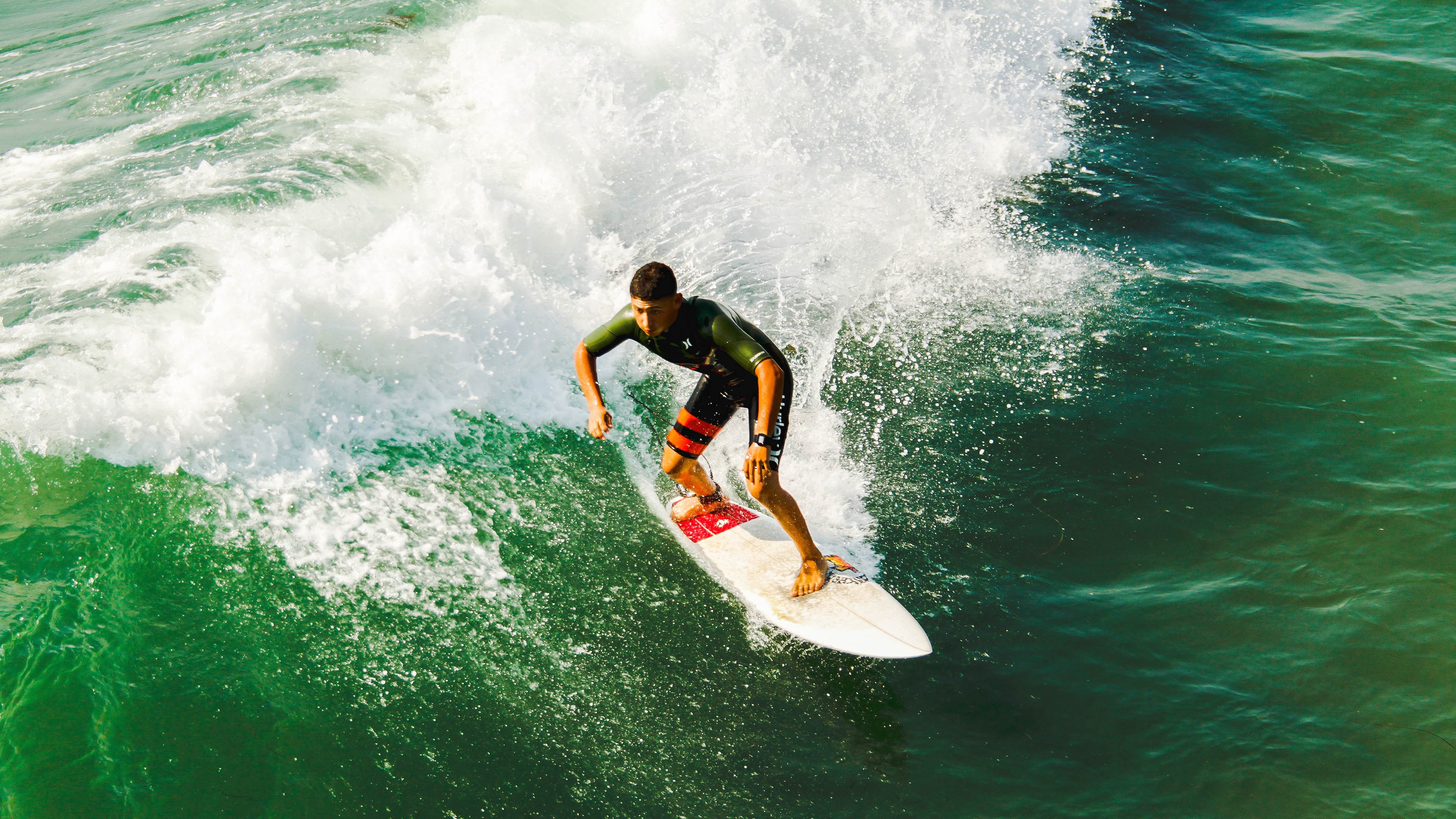 印度羽毛球男子双打组合击败韩国队,夺得金牌。,印度羽毛球女子单打选手