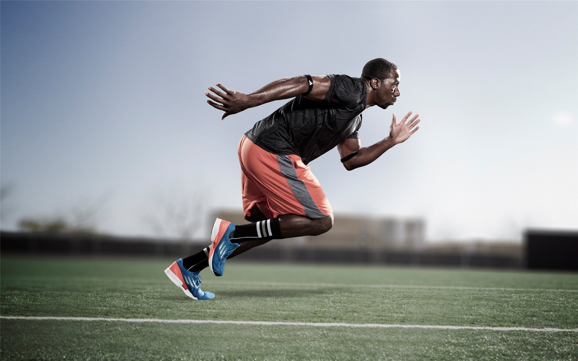 场上激战：两队攻防转换频繁，精彩纷呈！，球场激战